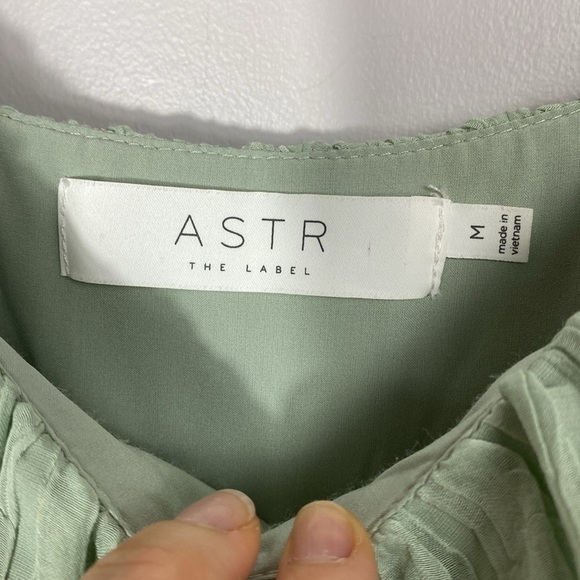 ASTR The Label Holland Ruffle Off-Shoulder Tiered Midi Dress size medium - Picture 10 of 12